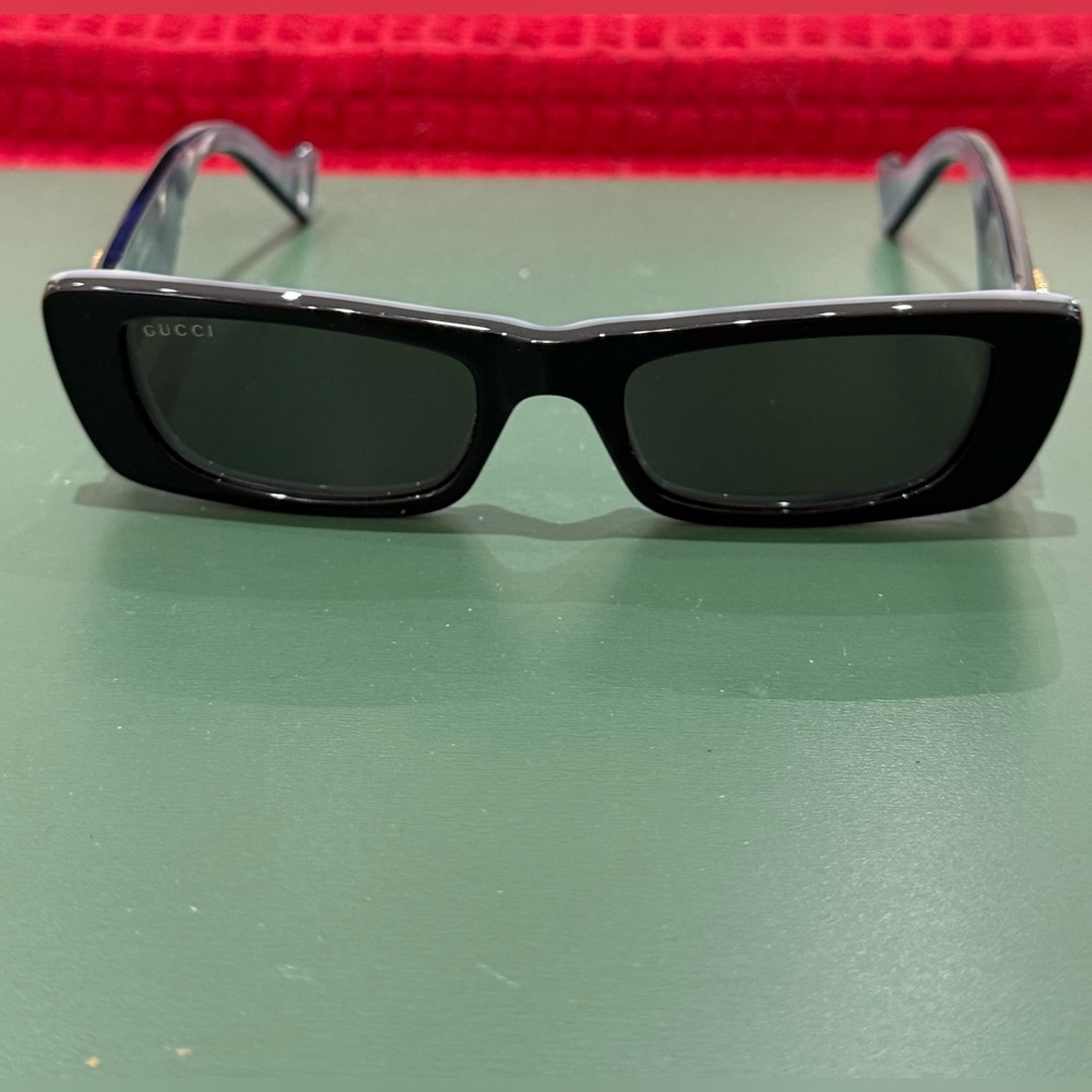 Gucci Fluo Rectangular Sunglasses in Shiny Black & Grey Solid. - Picture 6 of 6